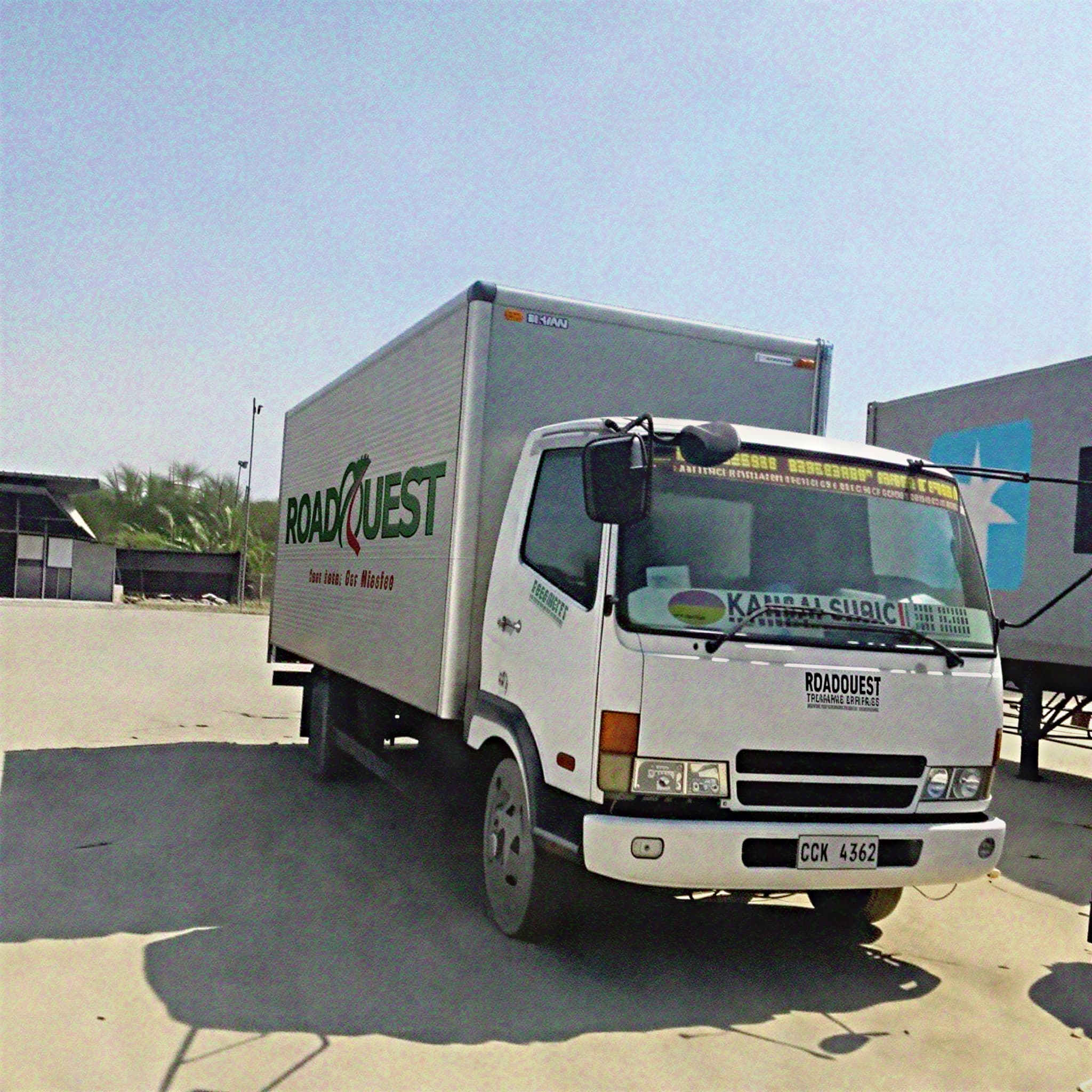 6-Wheeler Forward (Closed Van)